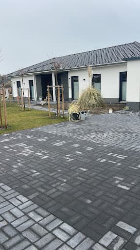 Universal - Gartenbau, Innenausbau, Reinigung — Kundenfoto